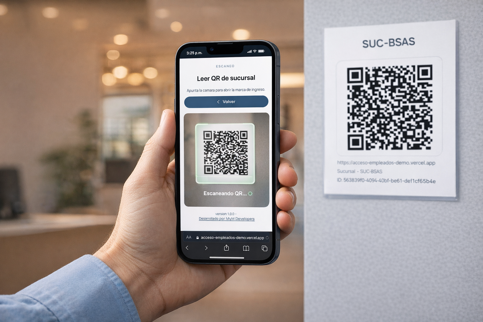 Close-up de un QR con un celular enfocando